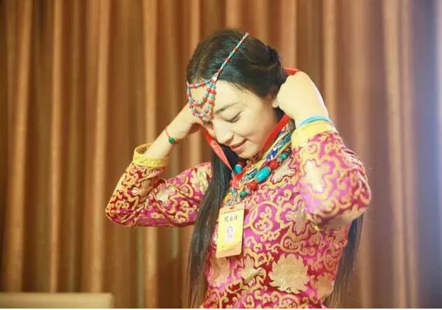 学联十大进行时：藏族姑娘阿衣的一天