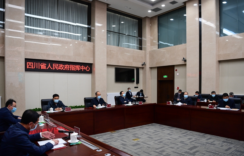 黄强在省应对新冠肺炎疫情应急指挥部疫情防控工作视频调度会议上强调 绷紧防控弦下好先手棋织密防控网 坚决防止疫情向农村地区传播扩散